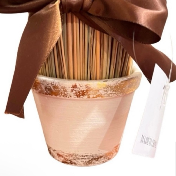 NWT- Bundle of Wheat in Distressed
Ceramic Planter. Size: 11"H - Picture 3 of 8
